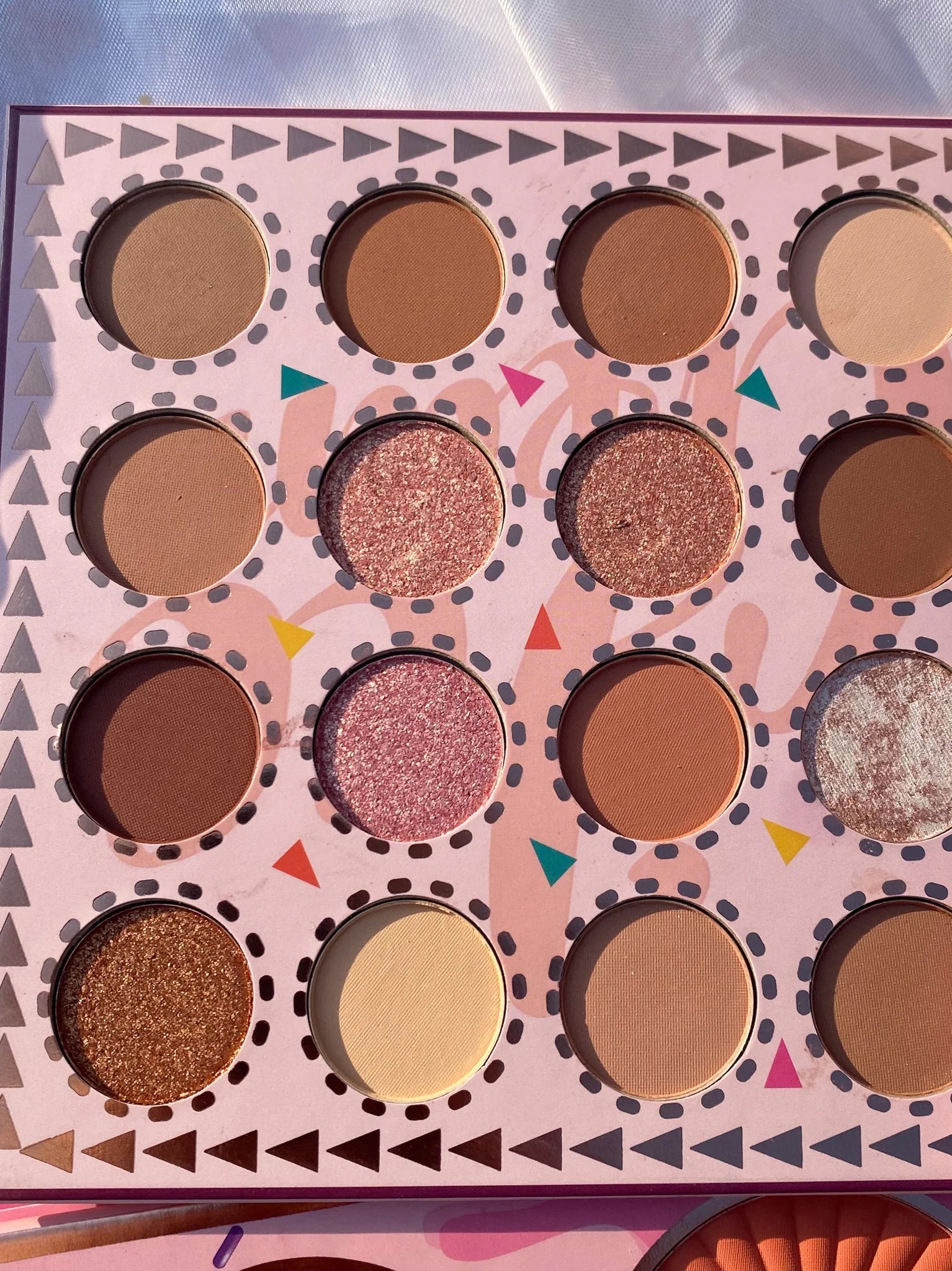 HudaMoji -Delicious Eyeshadow Dairy