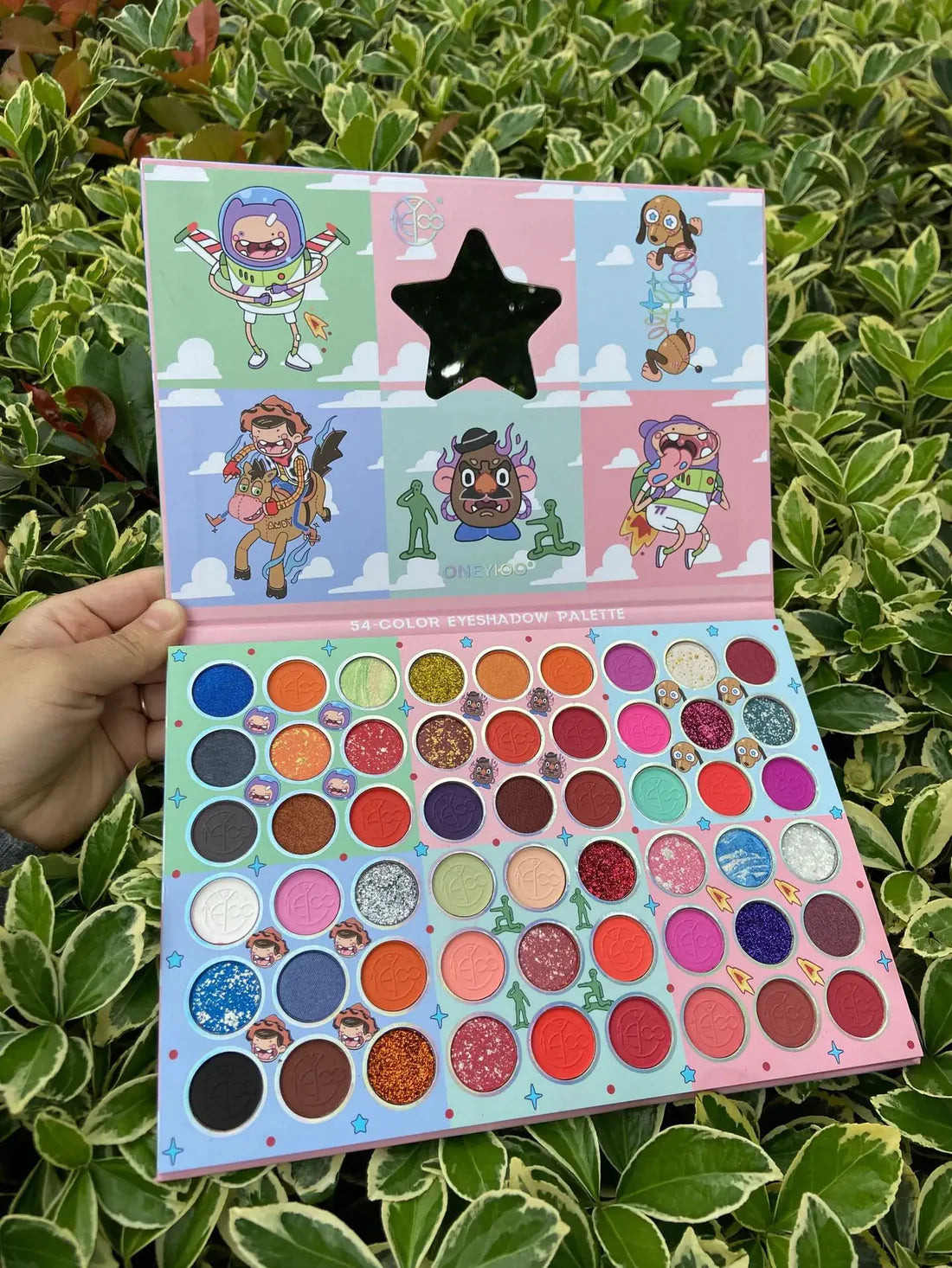 Oneyioo 54 Highly Pigmented Eyeshadow Palette